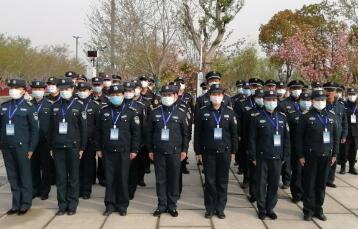 千萬不要小瞧保安?。。。。。?>
                                </a>
                            </div>
                            <div   id=